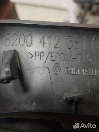 Решетка радиатора левая Megane II