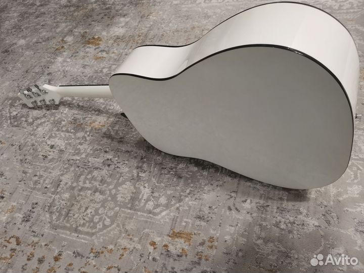 Акустическая гитара