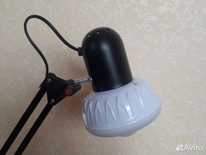 Настольный двухколенный светильник с пультом