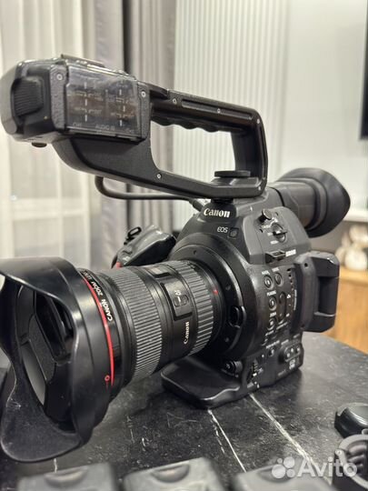 Canon C100 mark ii + 4 аккумулятора + сумка