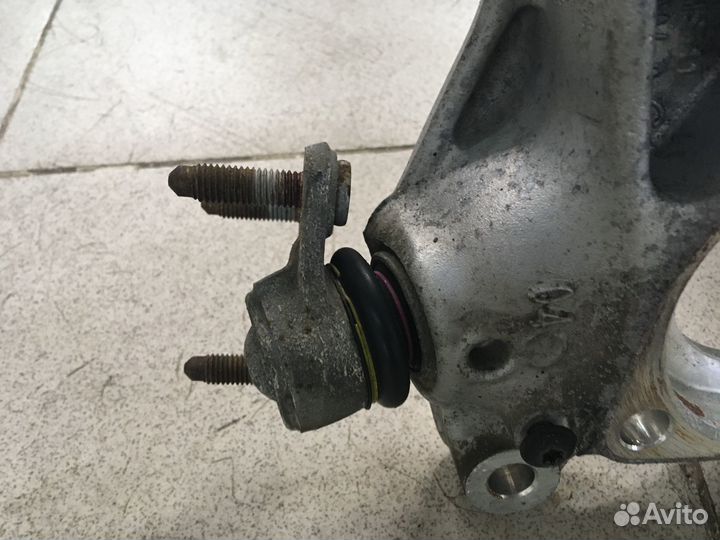 Кулак поворотный передний правый Skoda Octavia A7