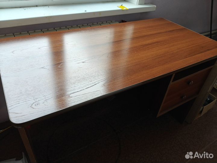 Письменный стол с ящиками