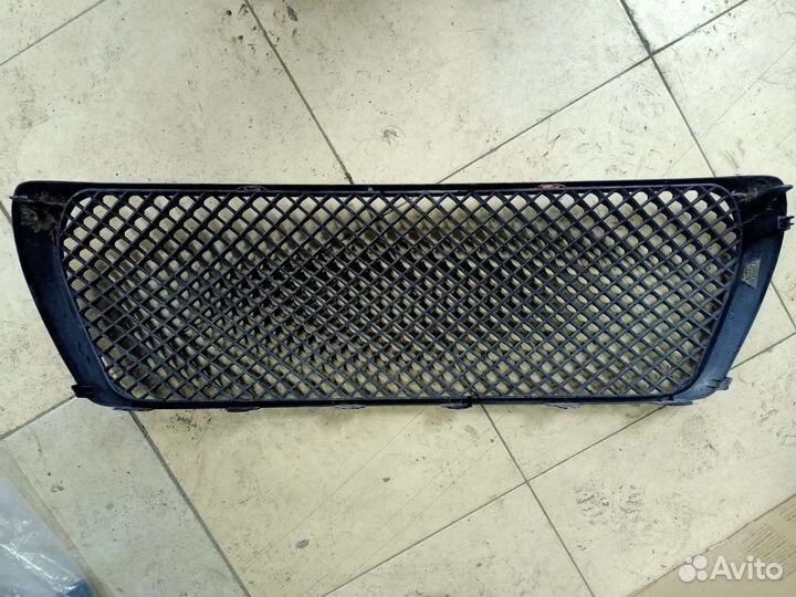 Решётка радиатора Toyota Land Cruiser 200