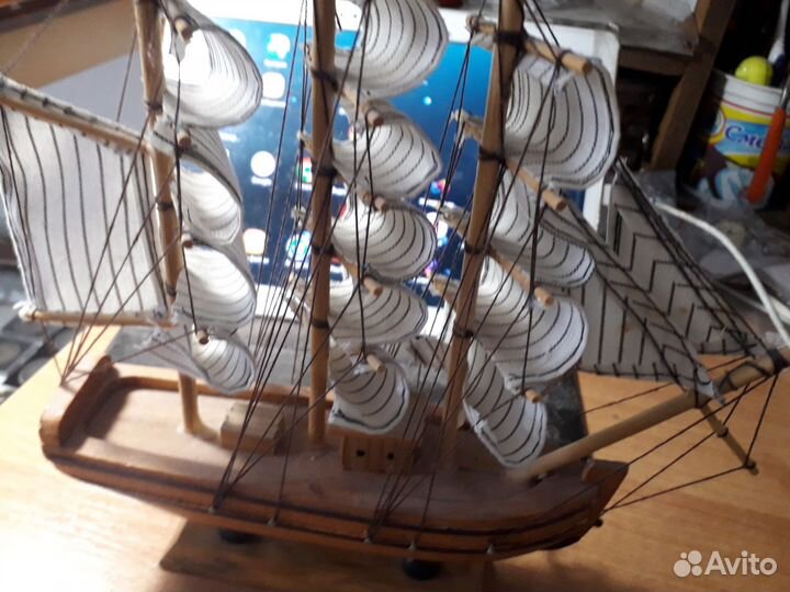 Деревянная модель корабля