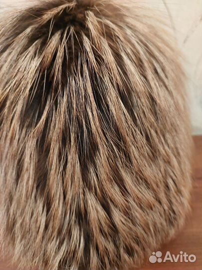 Женская шапка из вязаного енота