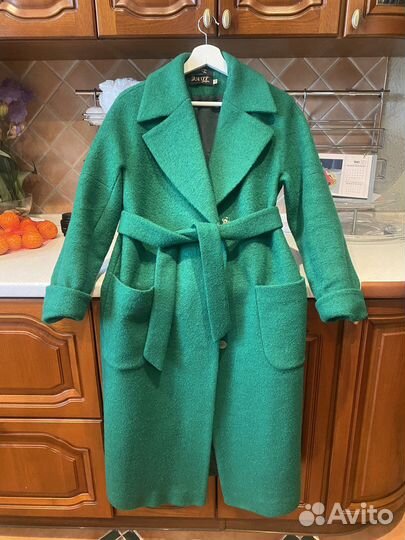 Зеленое пальто 42