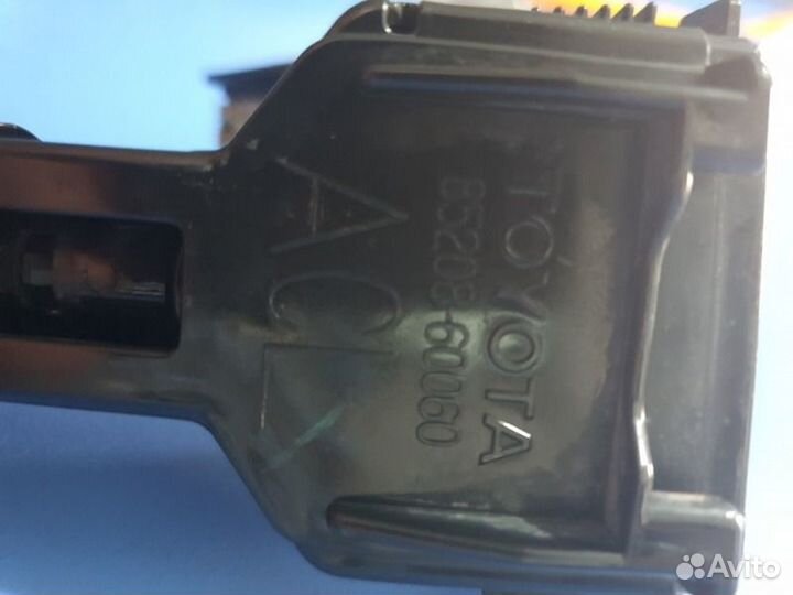 Форсунка омывателя передняя левая Toyota Land