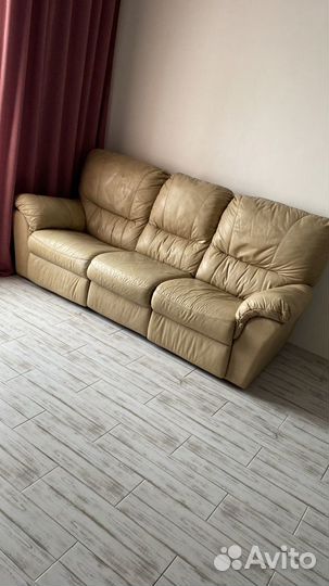 Кожаный диван