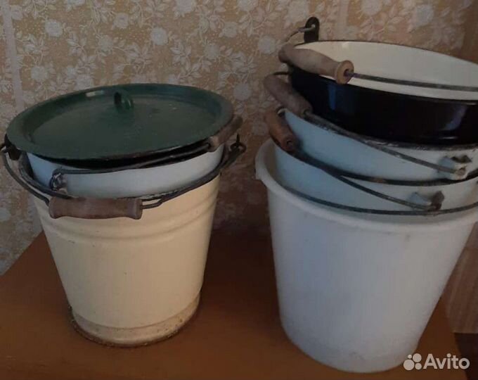 Ведра эмалированные и одно пластиковое