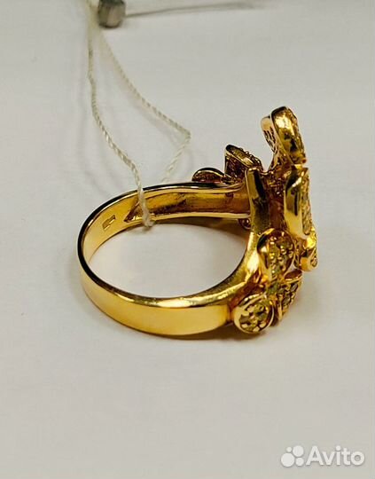 Кольцо с синтетическим камнем Золото