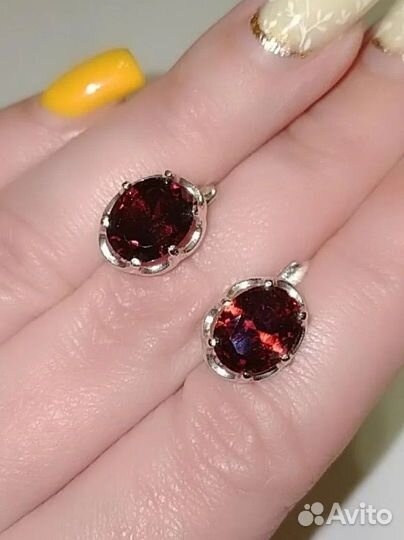 Серебряные серьги с гранатами