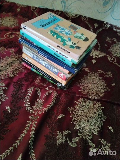 Школьные учебники разного класса