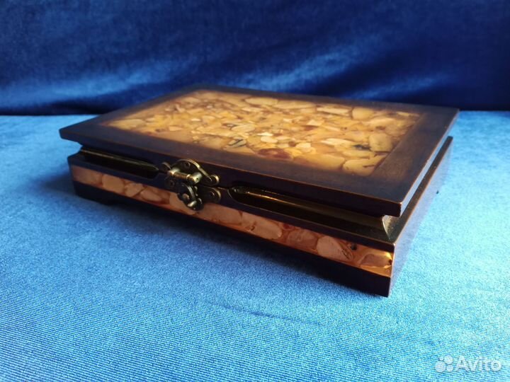 Домино из янтаря