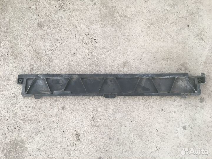 Кронштейн радиатора Skoda Rapid (3933)