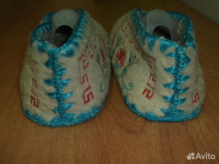 Национальный жилет/камзол 48, тюбетейка 58, чуни 3