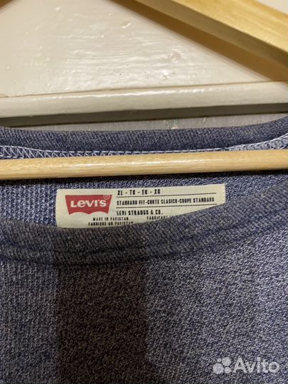 Свитер levis