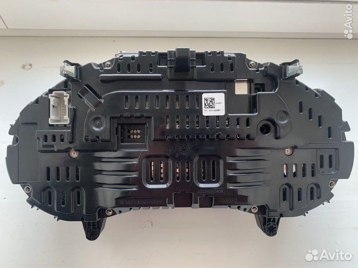 Приборная панель (щиток) на mercedes GLC x253
