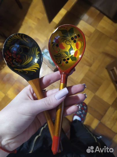 Две деревянные ложки хохолома