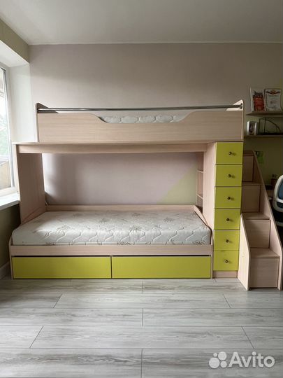 Кровать двухьярусная