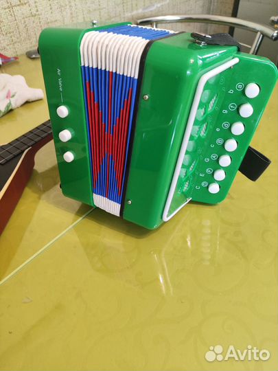 Детская гармошка и балалайка