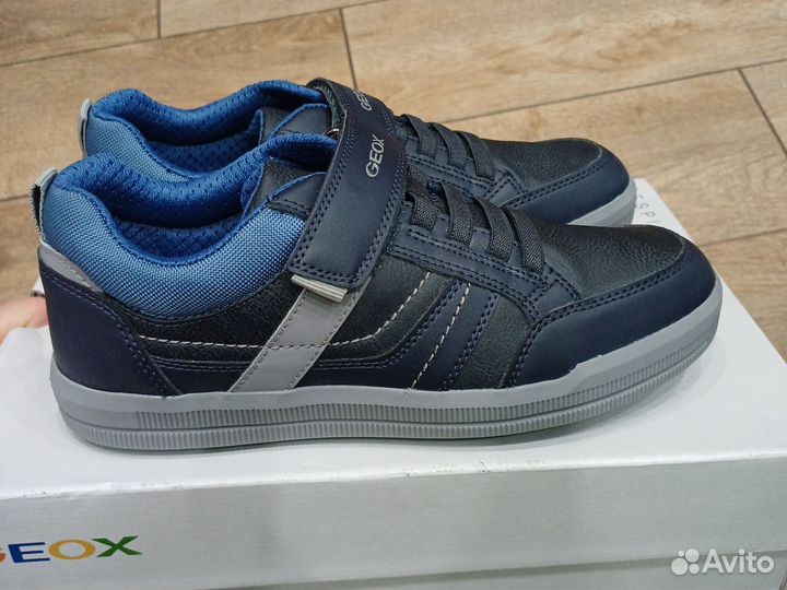 Полуботинки Geox 36p новые