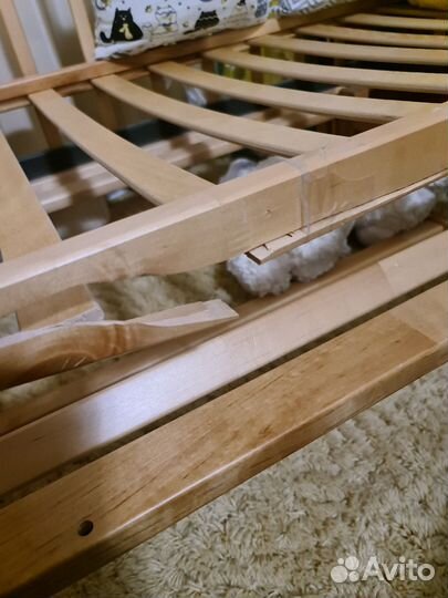 Детская кроватка с продольным маятником