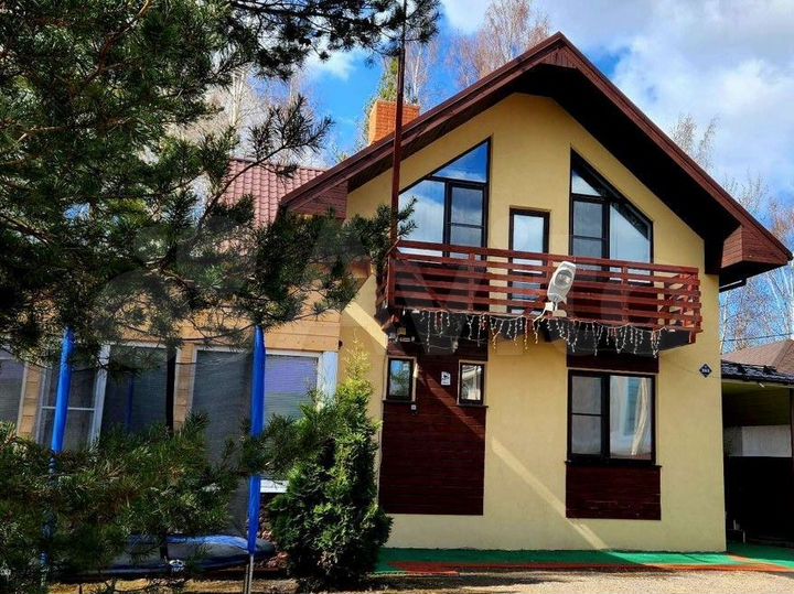 Коттедж 200 м² на участке 10 сот.