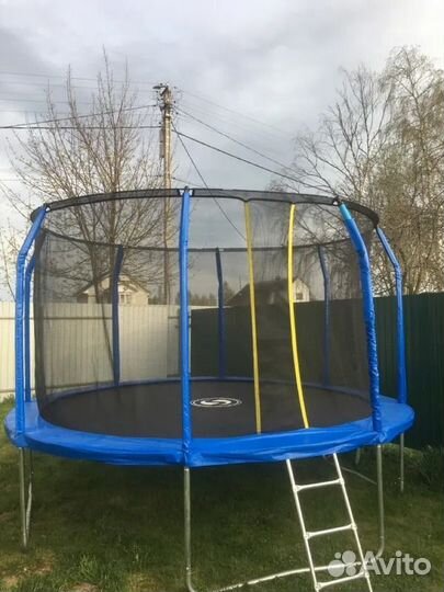 Батут для детей с защитной сеткой