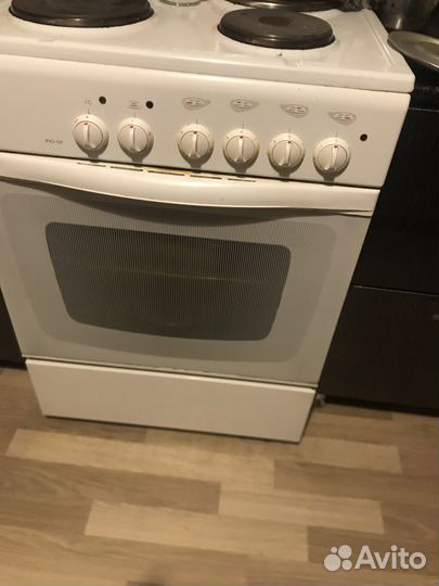 Продаю электрическую плиту Gefest