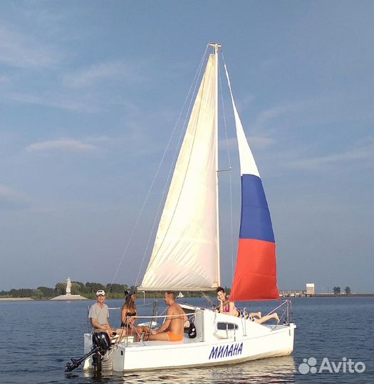 Яхта швербот