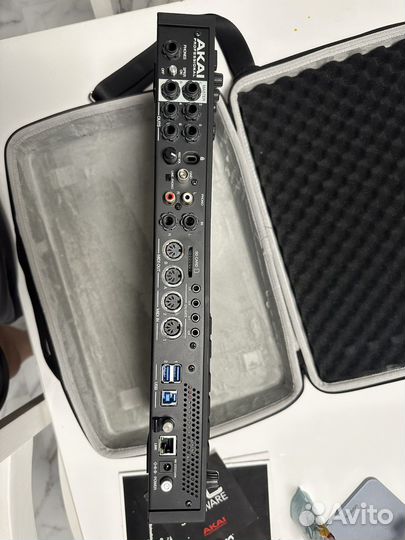 Akai MPC Live 2 (США)