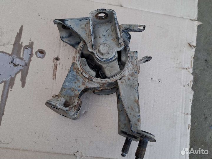 Опора двигателя задняя Toyota corolla E 150