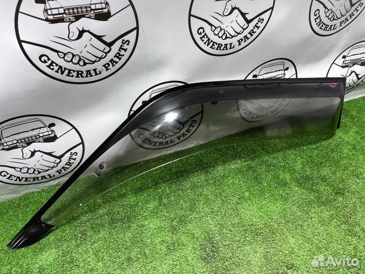 Ветровик на дверь передний левый Toyota Land