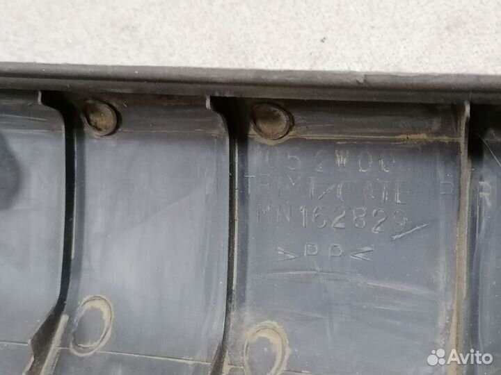 Обшивка двери багажника Mitsubishi Outlander CU