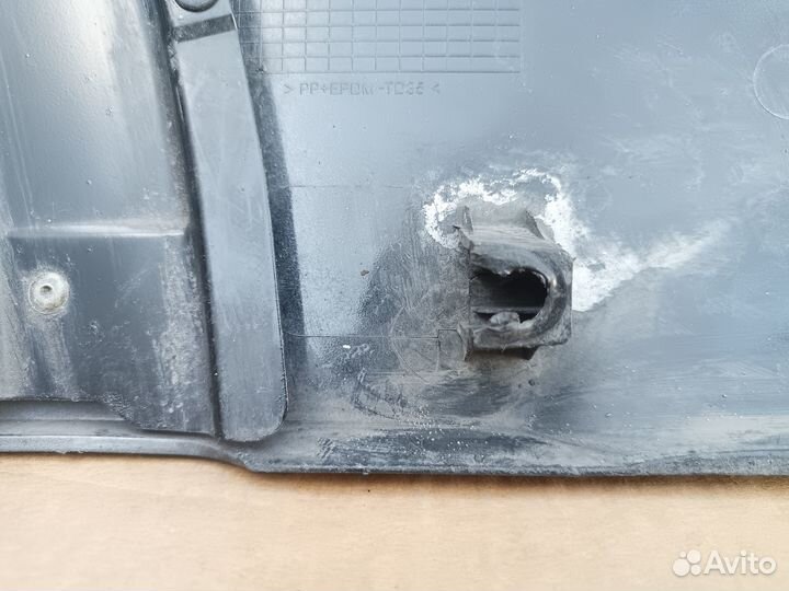 Накладка двери задней левой Kia Sorento 2006-2008