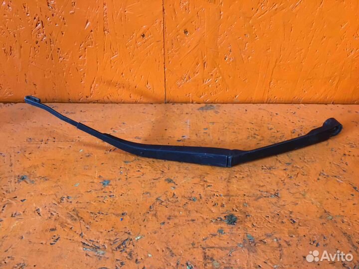 Щеткодержатель (поводок стеклоочистителя, дворник) Toyota Camry 1AZ-FE