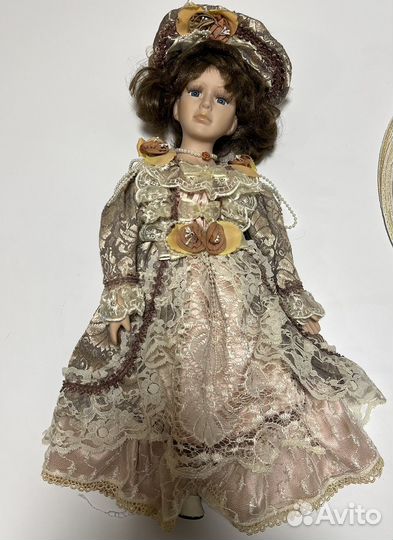 Кукла фарфоровая 45 см