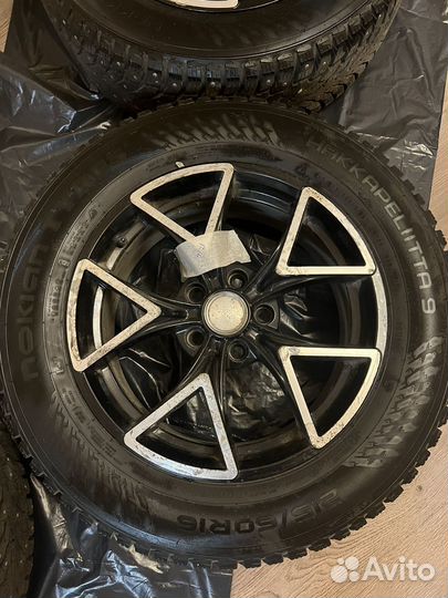 Nokian Tyres Hakkapeliitta 9 215/60 R16