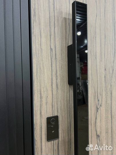 Входная дверь в CPL отделке с ручкой подсветкой