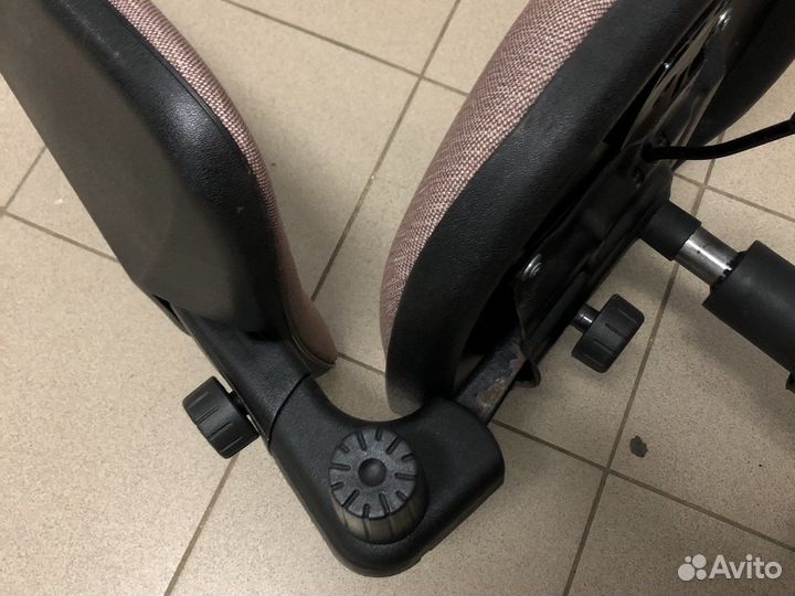 Офисное кресло