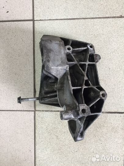 Кронштейн двс Opel Vectra B