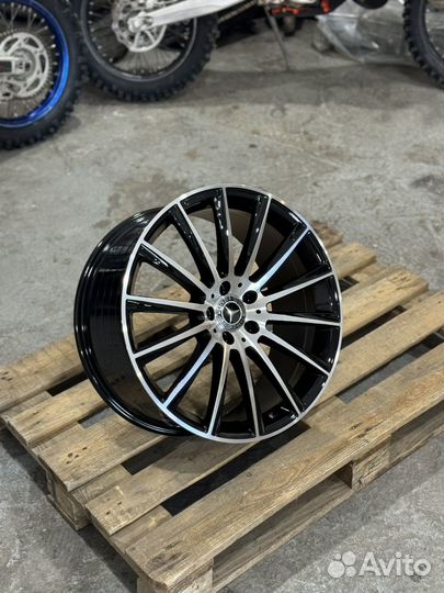 Комплект новых дисков Mercedes-AMG