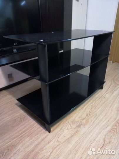 Стеклянная тумба под телевизор