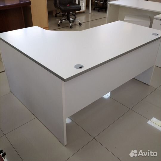 Стол с полками в офис