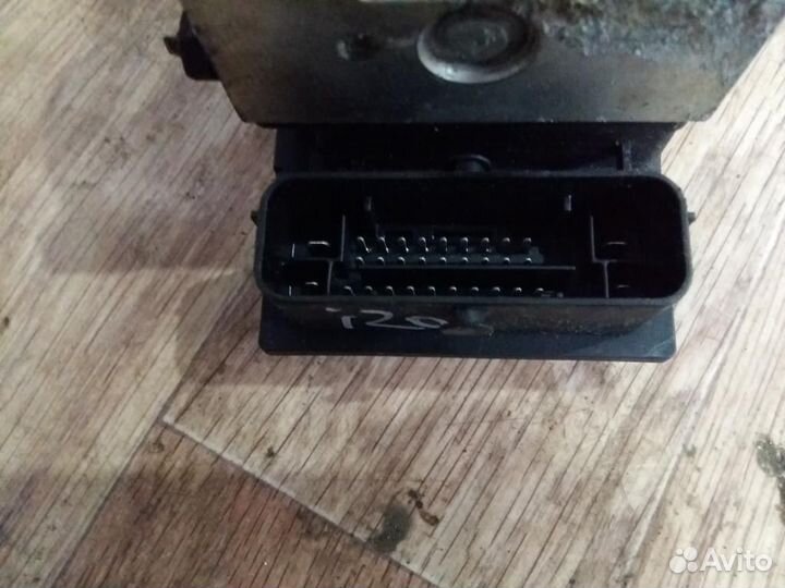 Блок ABS (насос) Hyundai i20 2008-2014