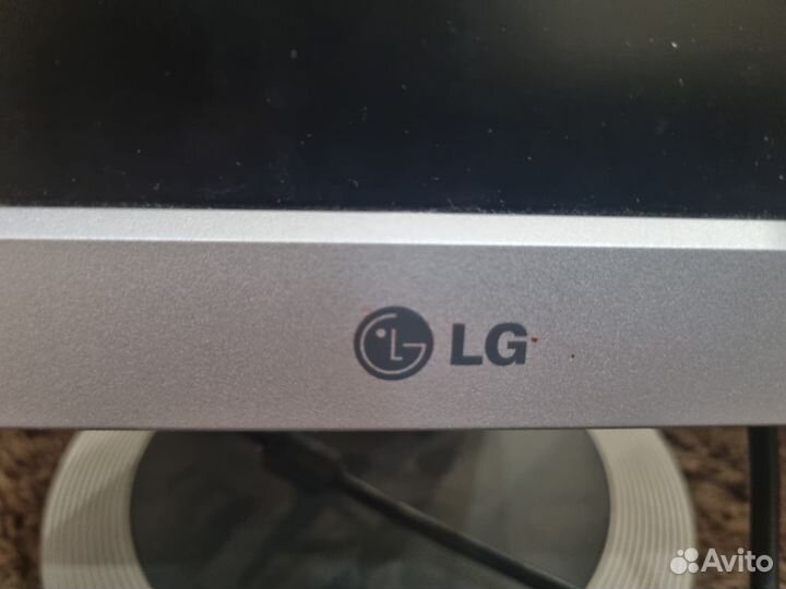 Монитор LG flatron l1730B