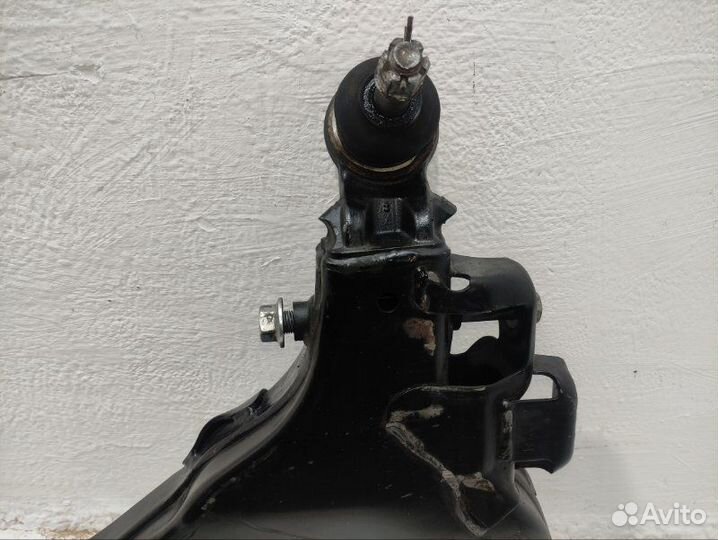 Рычаг подвески передний правый Toyota Tundra 5.7