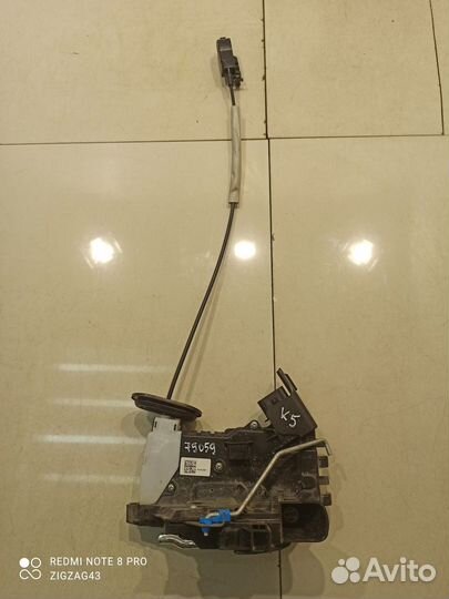 Замок двери (передний, левый) (Kia K5 III)