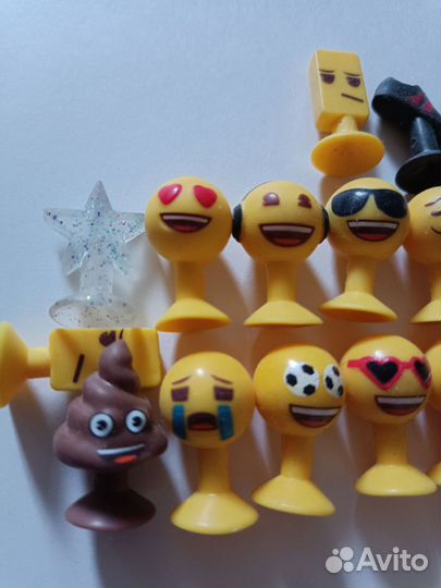 Прилипали футбольные эмодзи