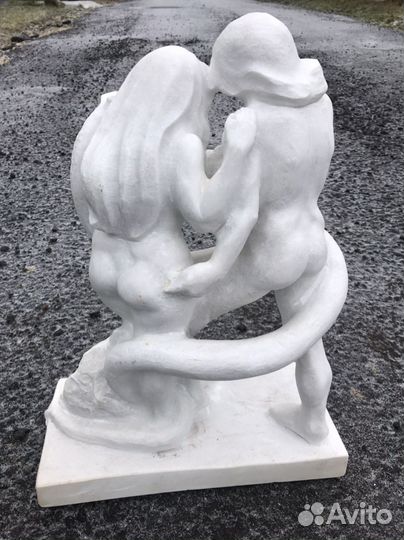 Статуэтка мраморная